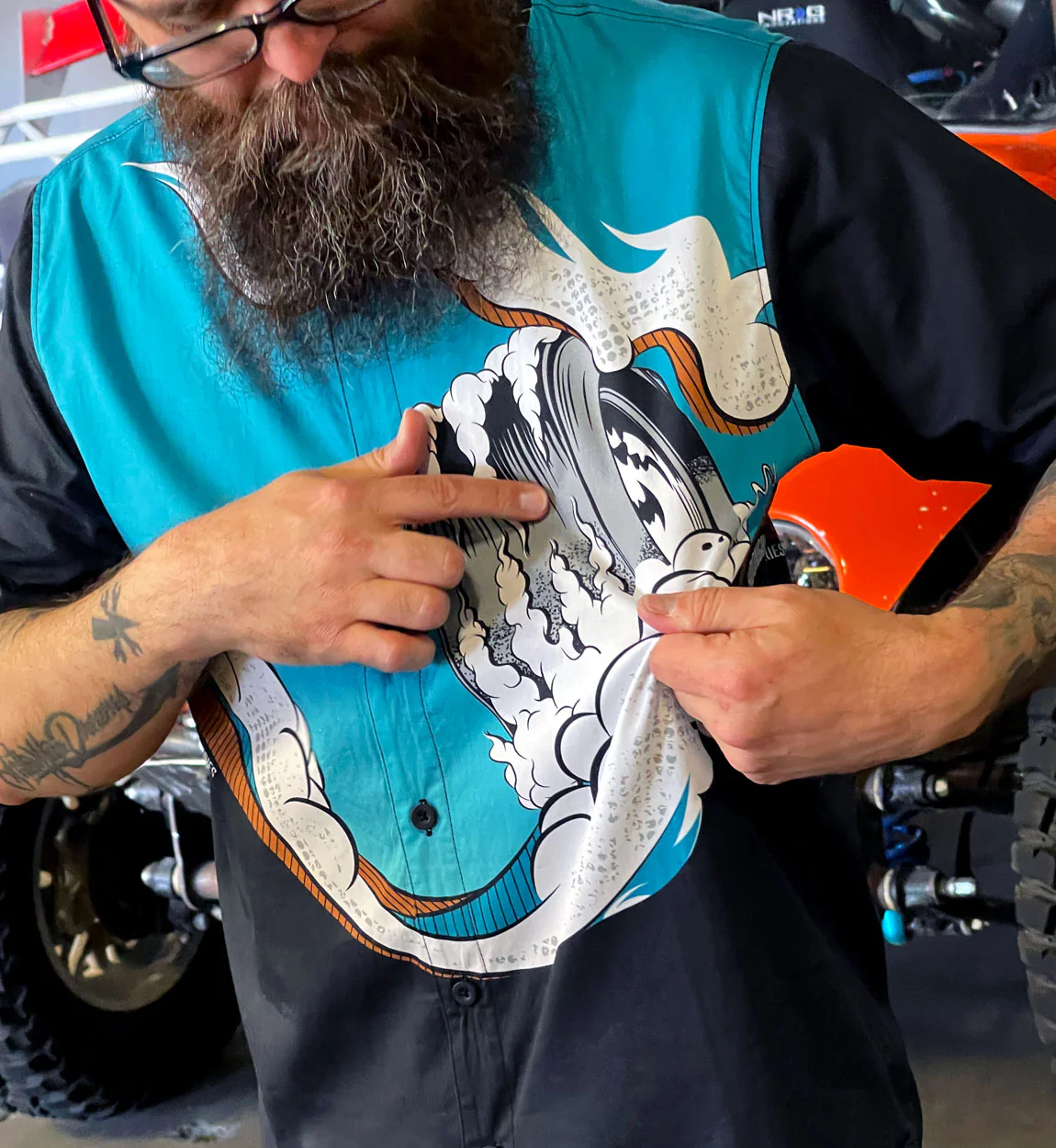 Hoonigan WAVE OF MUTILATION Woven Short Sleeve Button-up Shirt - Image 4